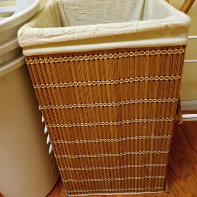 Fabric lined wicker basket hamper