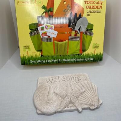 Garden Tote brand new, welcome plaque