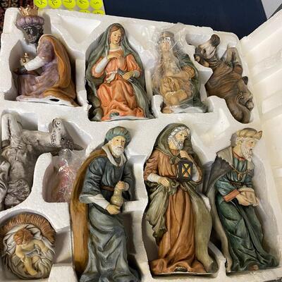  Grandeur Noel Nativity Scene - 9 pieces