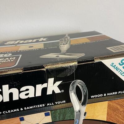 SHARK NEW Pro Steam and Spray Mop 