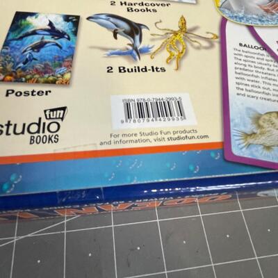  Discover Nature Ocean Life Books and Viewable Fact Cards 