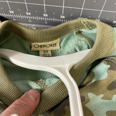 Size 6/7 Twin Camo Sweat Shirt 