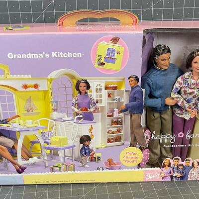Grandma's Kitchen HAPPY FAMILY 