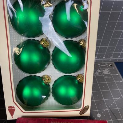 GREEN (4) Boxes for Satin Finish Ornaments 2 & 3 Inches