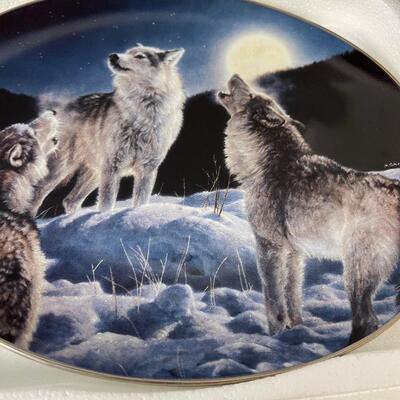Collector Plate of 3 Wolves and the Moon 
