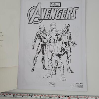 AVENGERS ACTIVITY BOOK / TATTO0 - NEW