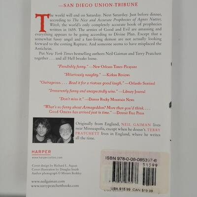GOOD OMENS BY NEIL GAIMAN & TERRY PRACHETT PAPER BACK
