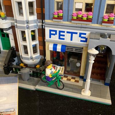 LEGO Creator 10218 Pet Shop With Instructions
