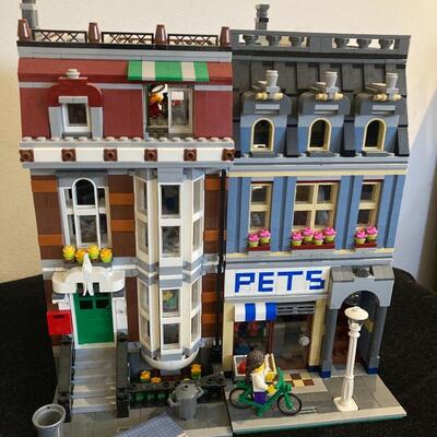 LEGO Creator 10218 Pet Shop With Instructions