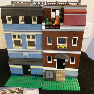 LEGO Creator 10218 Pet Shop With Instructions