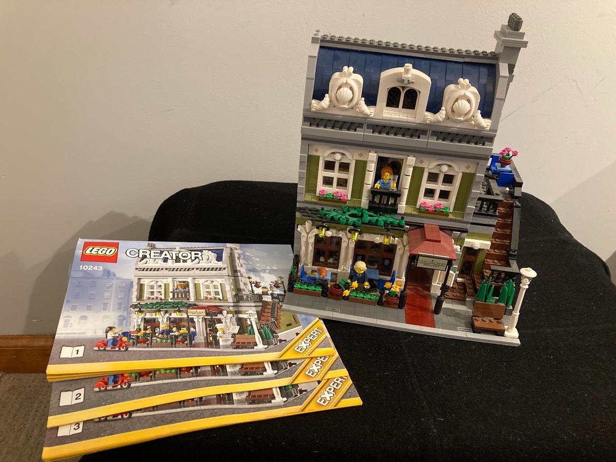 Lego Creator Expert Parisian Restaurant 10243 with Instructions EstateSales