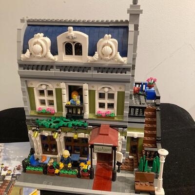 Lego Creator Expert Parisian Restaurant (10243) with Instructions