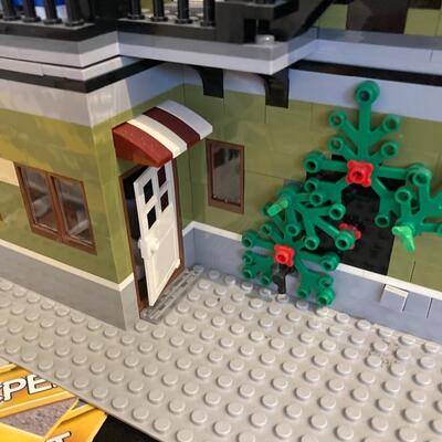 Lego Creator Expert Parisian Restaurant (10243) with Instructions