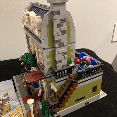 Lego Creator Expert Parisian Restaurant (10243) with Instructions