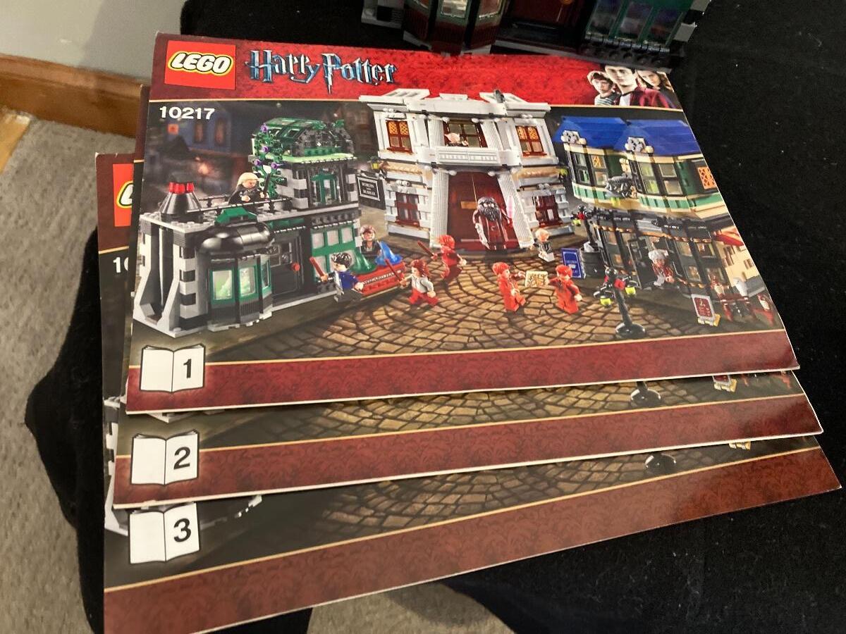 LEGO 10217 Harry Potter Diagon Alley With Instructions | EstateSales.org