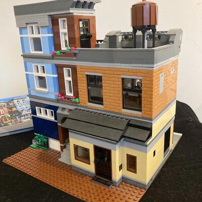 LEGO Creator Detective's Office (10246) With Manual