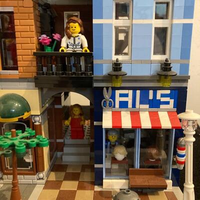 LEGO Creator Detective's Office (10246) With Manual