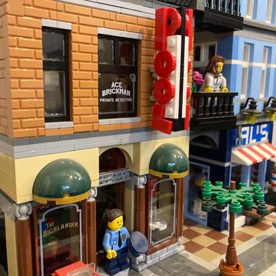 LEGO Creator Detective's Office (10246) With Manual