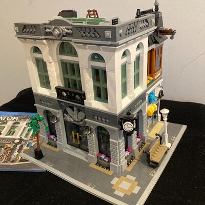 LEGO 10251 Creator Expert Brick Bank With Manual