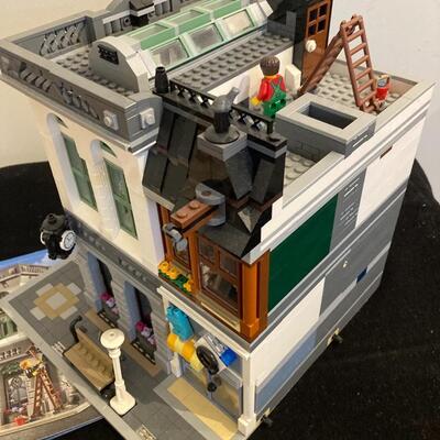 LEGO 10251 Creator Expert Brick Bank With Manual