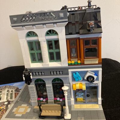 LEGO 10251 Creator Expert Brick Bank With Manual