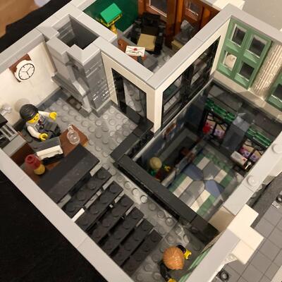 LEGO 10251 Creator Expert Brick Bank With Manual