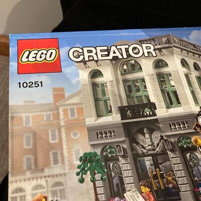 LEGO 10251 Creator Expert Brick Bank With Manual