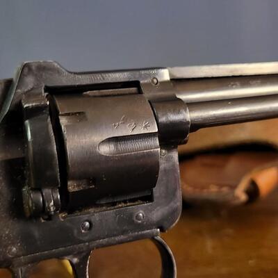Lot 30: Vintage EIG .22 Short Concealed Carry Revolver w/ HUNTERS Leather Holster