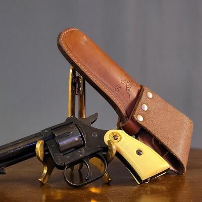 Lot 30: Vintage EIG .22 Short Concealed Carry Revolver w/ HUNTERS Leather Holster