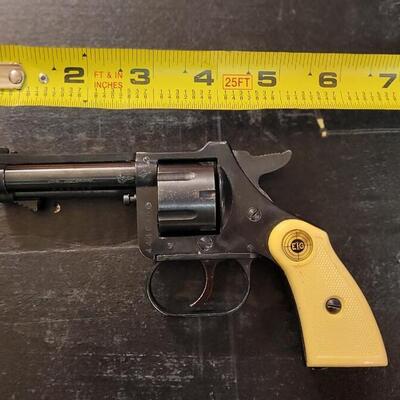 Lot 30: Vintage EIG .22 Short Concealed Carry Revolver w/ HUNTERS Leather Holster