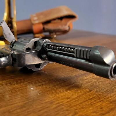 Lot 30: Vintage EIG .22 Short Concealed Carry Revolver w/ HUNTERS Leather Holster