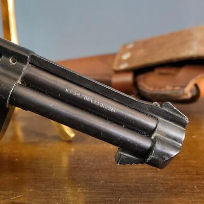 Lot 30: Vintage EIG .22 Short Concealed Carry Revolver w/ HUNTERS Leather Holster