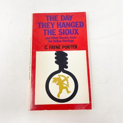 1974 â€œTHE DAY THEY HANGED THE SOUIXâ€ BY C. FAYNE PORTER PAPERBACK BOOK