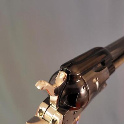 Lot 31: Vintage COLT Single Action Frontier Scout .22 LR Revolver w/ Original Presentation Case