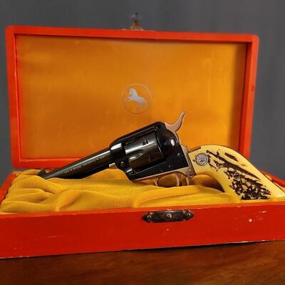 Lot 31: Vintage COLT Single Action Frontier Scout .22 LR Revolver w/ Original Presentation Case