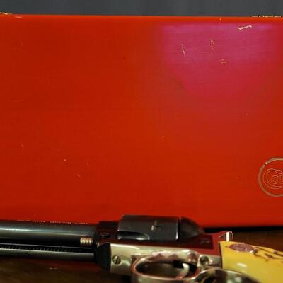 Lot 31: Vintage COLT Single Action Frontier Scout .22 LR Revolver w/ Original Presentation Case