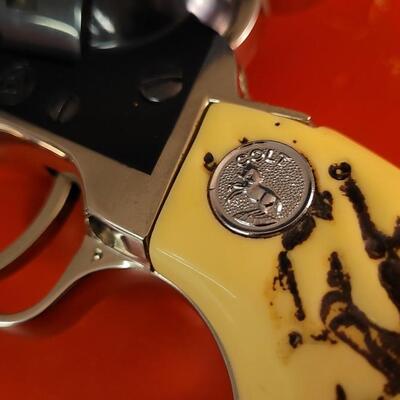 Lot 31: Vintage COLT Single Action Frontier Scout .22 LR Revolver w/ Original Presentation Case