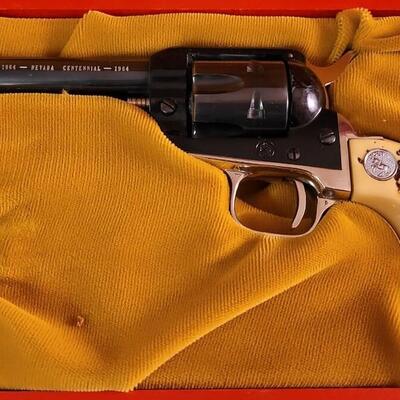Lot 31: Vintage COLT Single Action Frontier Scout .22 LR Revolver w/ Original Presentation Case