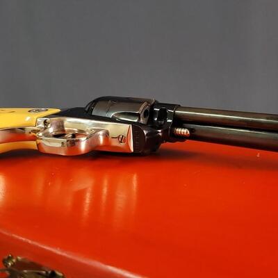 Lot 31: Vintage COLT Single Action Frontier Scout .22 LR Revolver w/ Original Presentation Case