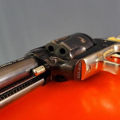 Lot 31: Vintage COLT Single Action Frontier Scout .22 LR Revolver w/ Original Presentation Case