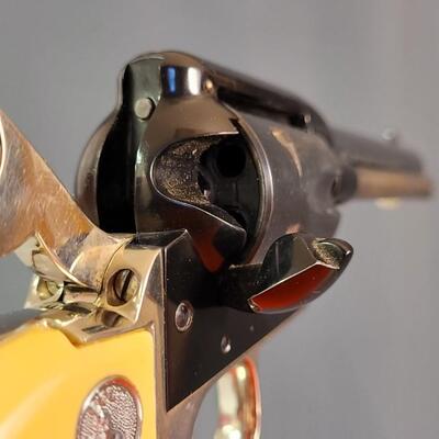Lot 31: Vintage COLT Single Action Frontier Scout .22 LR Revolver w/ Original Presentation Case