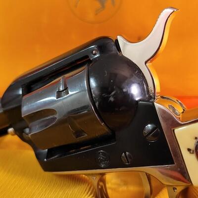 Lot 31: Vintage COLT Single Action Frontier Scout .22 LR Revolver w/ Original Presentation Case