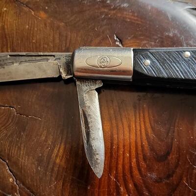 Lot 35: (3) Vintage Assorted Pocketknives