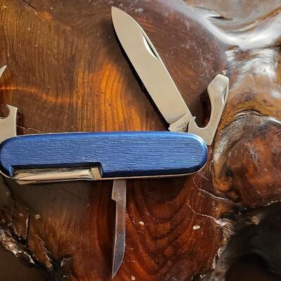 Lot 35: (3) Vintage Assorted Pocketknives