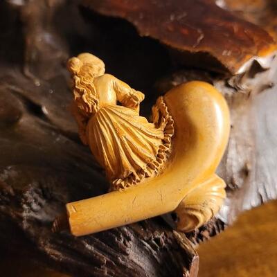 Lot 37: Antique LUDWIG, HARTMAN EIDAM Meerschaum Smoking Carved Woman Pipe w/ Original Case