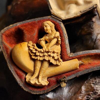 Lot 37: Antique LUDWIG, HARTMAN EIDAM Meerschaum Smoking Carved Woman Pipe w/ Original Case