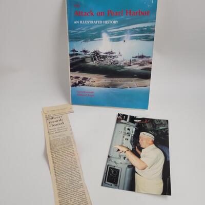 THE ATTACK ON PEARL HARBOR AN ILLUSTRATED HISTORY BY LARRY KIMMETT & MARGARET REGIS PAPERBACK BOOK