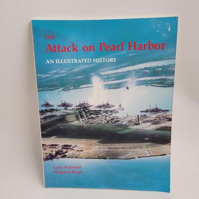THE ATTACK ON PEARL HARBOR AN ILLUSTRATED HISTORY BY LARRY KIMMETT & MARGARET REGIS PAPERBACK BOOK