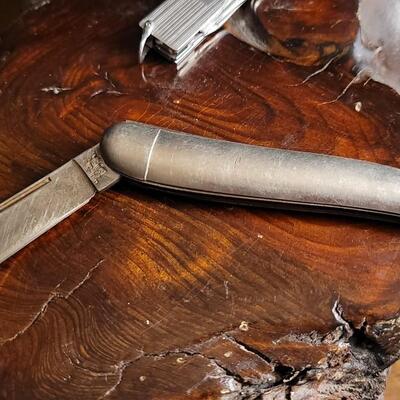 Lot 40: Assortment of (3) Vintage Pocketknives