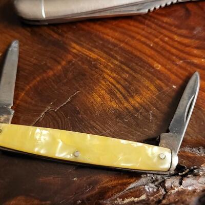 Lot 40: Assortment of (3) Vintage Pocketknives
